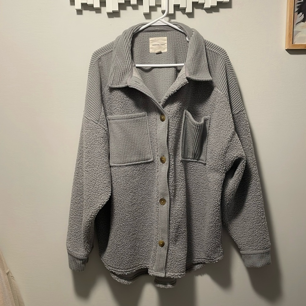 AE sherpa shacket size XL.
